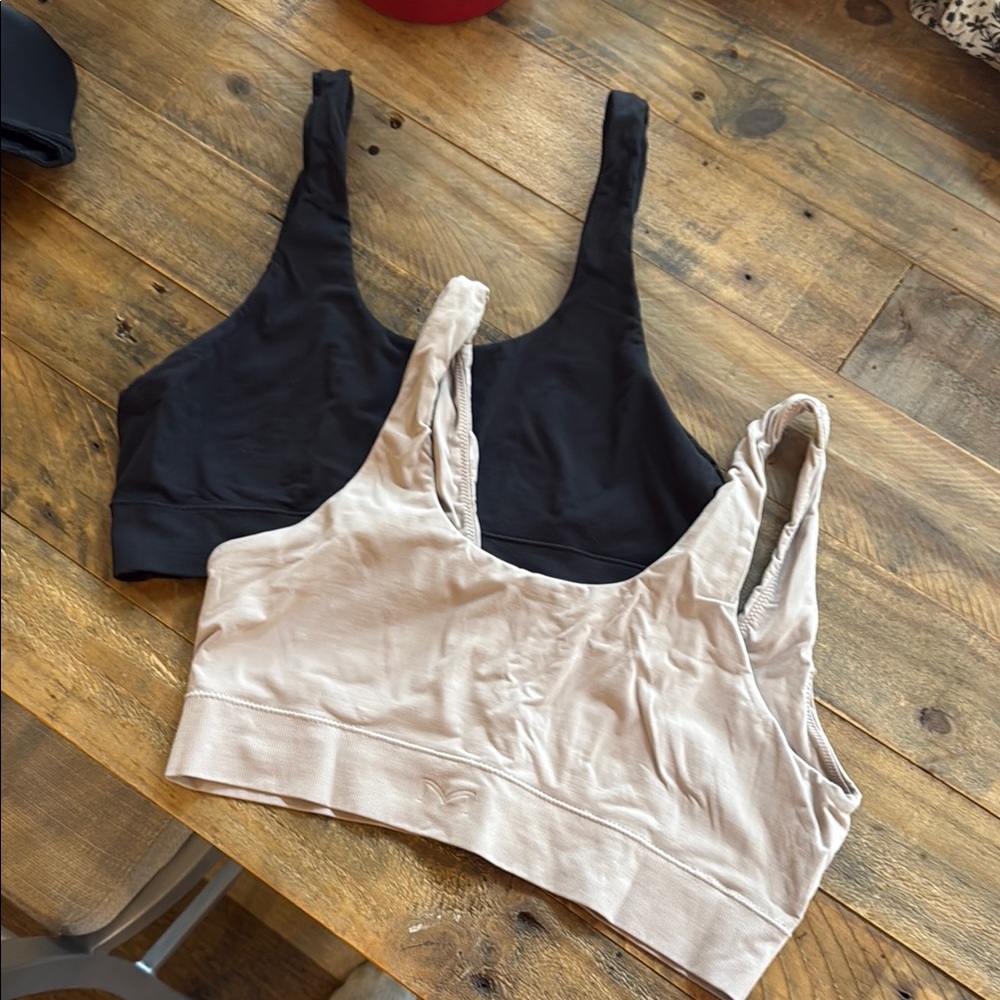 2x MaidenForm Black and Beige Bras